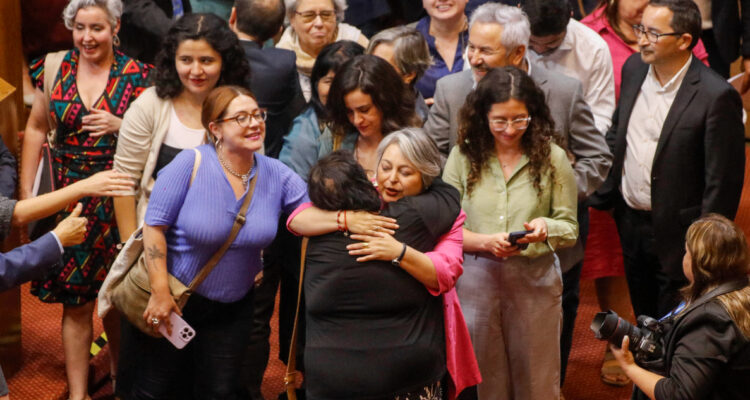 Columna de Simón Ramirez, del Frente Amplio. Reforma de Pensiones, chile gana se debilitan las AFP