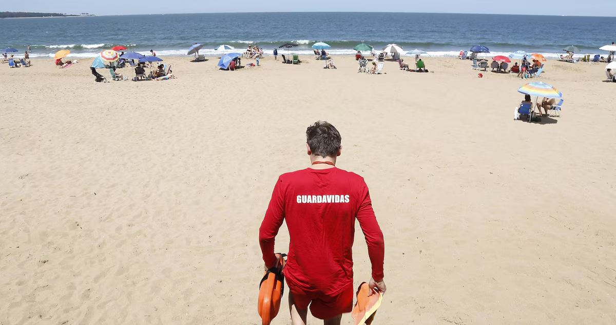 Salvavidas es golpeado en playa de Uruguay
