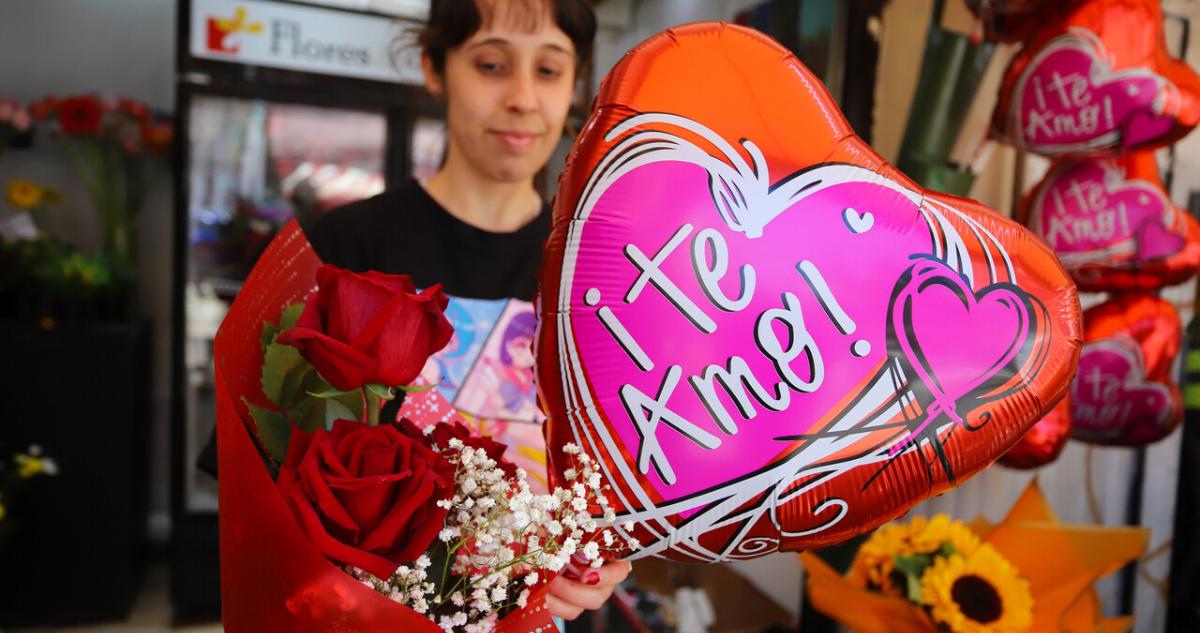 ¿Qué buscan regalar los chilenos por San Valentín? Mayoría de compras se hacen el 14 y tras el trabajo