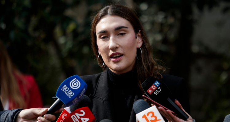 Schneider (FA) acusa que Gobierno de Piñera hizo “vista gorda” a la megatoma de San Antonio