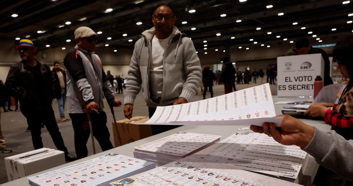 Se abren las urnas comienzan las elecciones presidenciales y legislativas en Ecuador