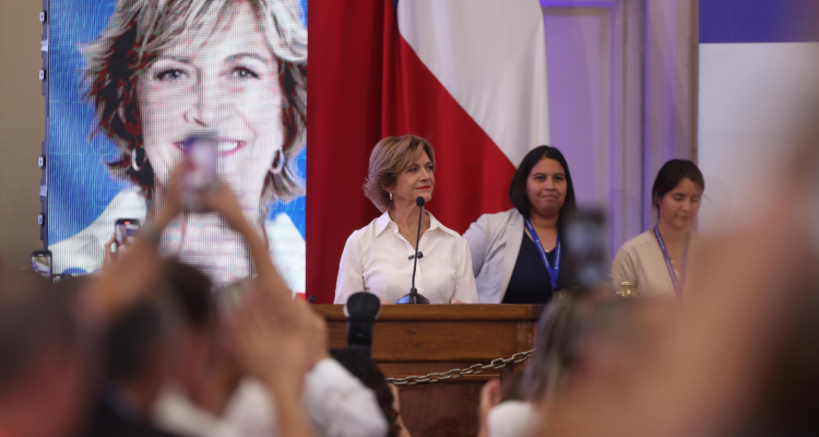 Senadores de RN inquietos por equipo de Evelyn Matthei: “No pueden estar los mismos de siempre”