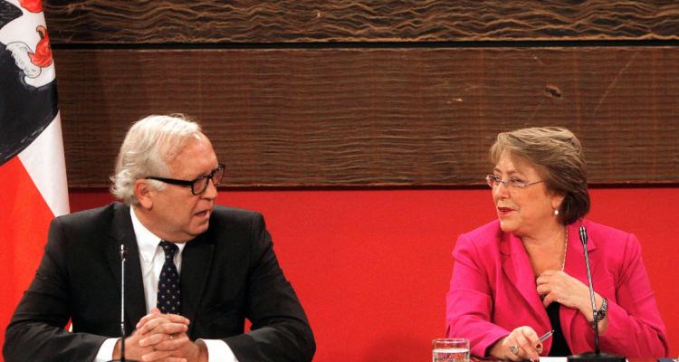 Burgos y posibilidad de que Bachelet sea candidata: sus cercanos “creen que podría cambiar de postura”