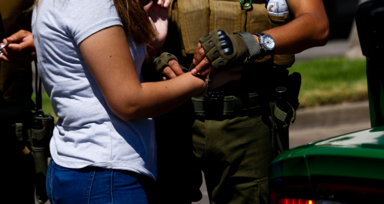 Prisión preventiva para mujer que dejó en riesgo vital a su padre en Punta Arenas: lo golpeó con bate