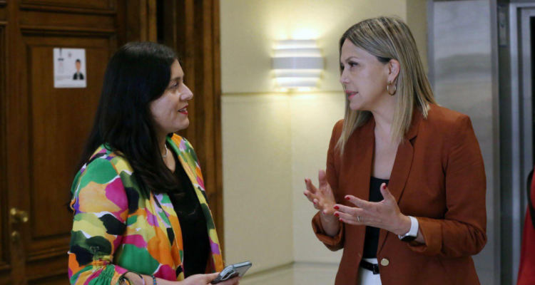 Diputadas acusan falta de planificación en traslado masivo de reos desde Santiago a cárcel Bío Bío