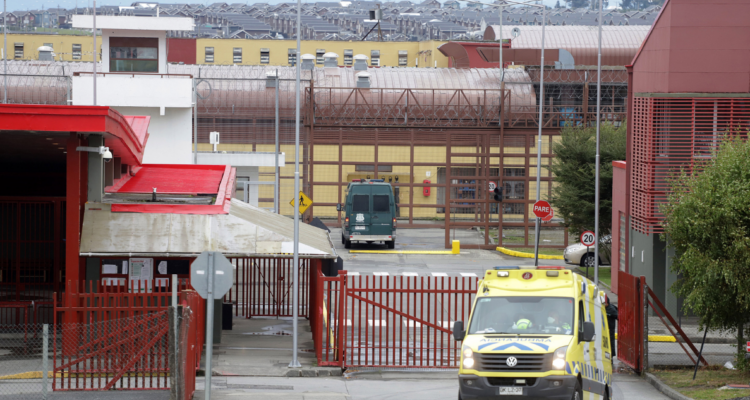Gendarmes fueron agredidas y amenazadas de muerte por dos reclusas de la cárcel de Puerto Montt