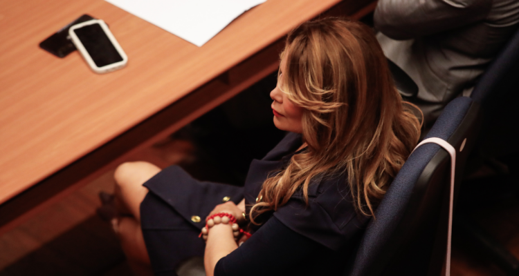 Justicia revoca prisión preventiva y decreta arresto domiciliario total para Cathy Barriga