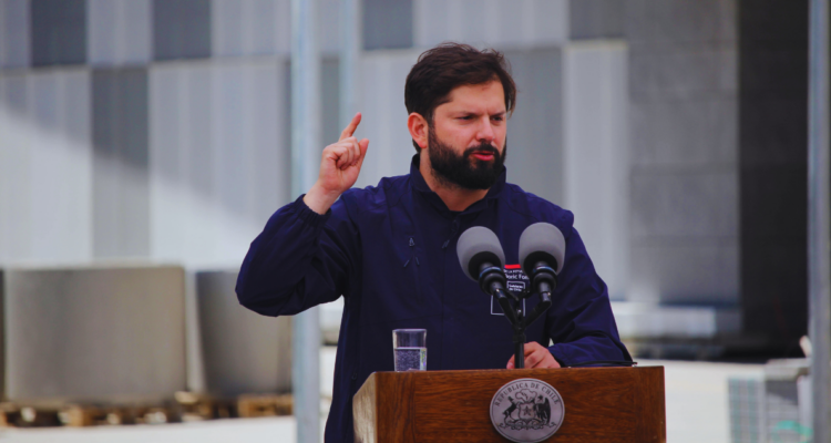 Boric dice que régimen de Maduro es “caprichoso” y que diplomacia se rompió por decisión de Venezuela