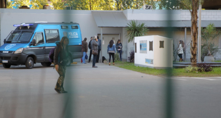 Seis detenidos se fugaron desde una comisaría en Buenos Aires: tres de ellos eran chilenos