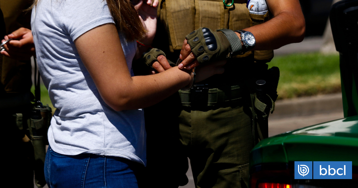 Mujer en prisión por golpear a su padre con bate