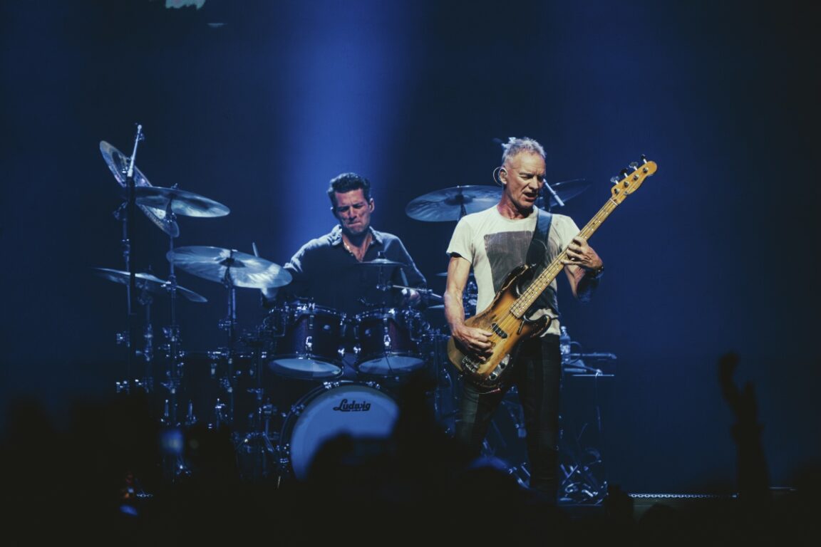 Sting demuestra en Chile que su leyenda está intacta (y que The Police no es su único trío)