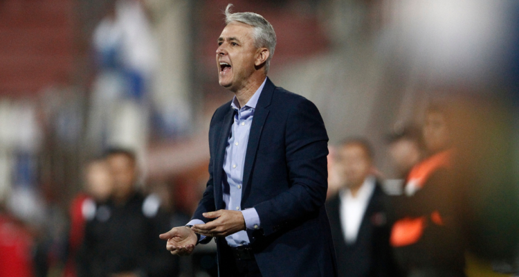 Tiago Nunes lanza un fuerte reclamo tras perder jugadores que irán a La Roja y no disputarán Copa Chile.