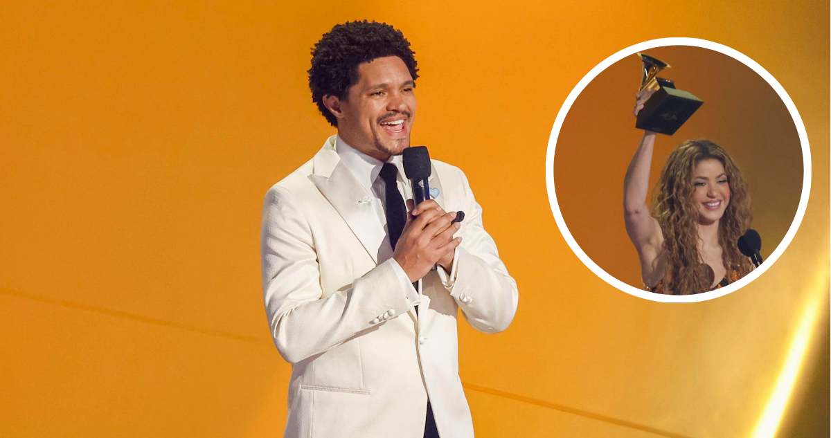 Trevor Noah, presentador de los Premios Grammy, y Shakira recibiendo su premio en referencia a criticado comentario del animador