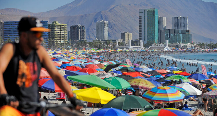 Gobierno destaca gran ocupabilidad de la hotelería este verano y detalla destinos con más demanda