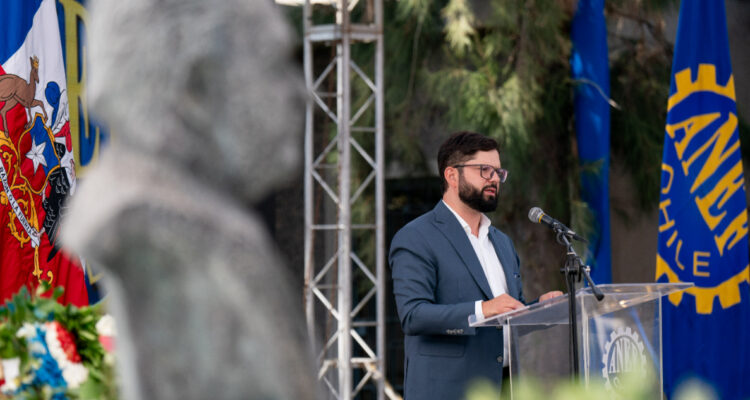 “Unidad para enfrentar a la derecha”: el llamado del Pdte. Boric en acto en memoria de Tucapel Jiménez