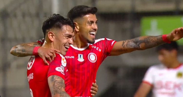 Unión La Calera arranca en la Liga de Primera goleando a una impotente Unión Española: 4-0 rotundo