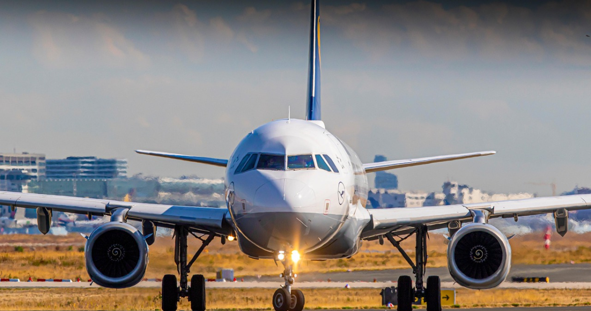 “Hay una bomba en el vuelo”: pasajero cambia nombre de wifi de avión en EE.UU y provoca un caos