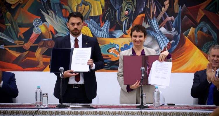 Gobierno firma protocolo con Bolivia para reconducción de personas que ingresan irregularmente