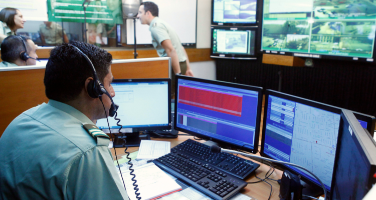 Cómo funcionan las llamadas al 133 de Carabineros y qué puede causar demora en llegar a una emergencia