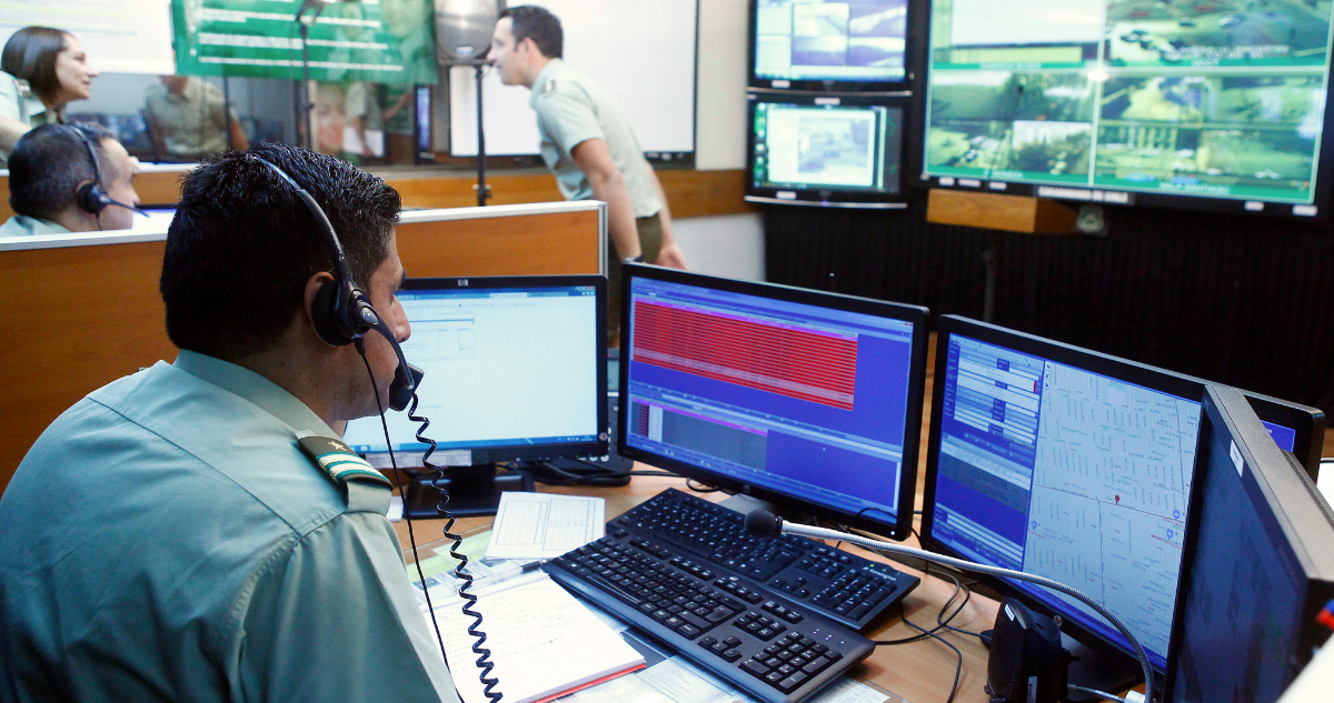 Cómo funcionan las llamadas al 133 de Carabineros y qué puede causar demora en llegar a una emergencia