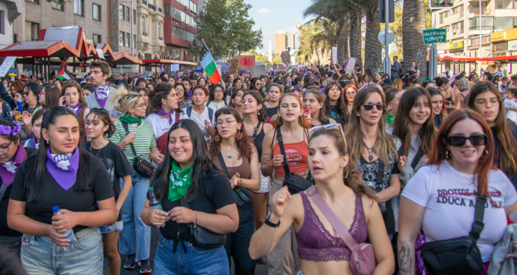 8M 2025: a qué hora y dónde son los desvíos de tránsito por la marcha del Día de la Mujer en Santiago