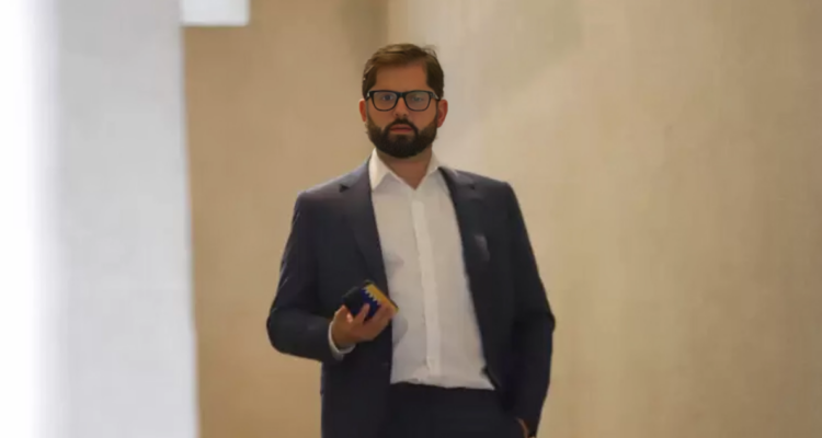 Denuncian a Presidencia por fragmentar pagos y eludir licitación en viaje de Boric a Punta Arenas