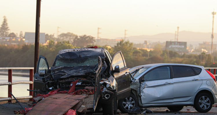 Vehículos chocados tras accidente en puente Juan Pablo II