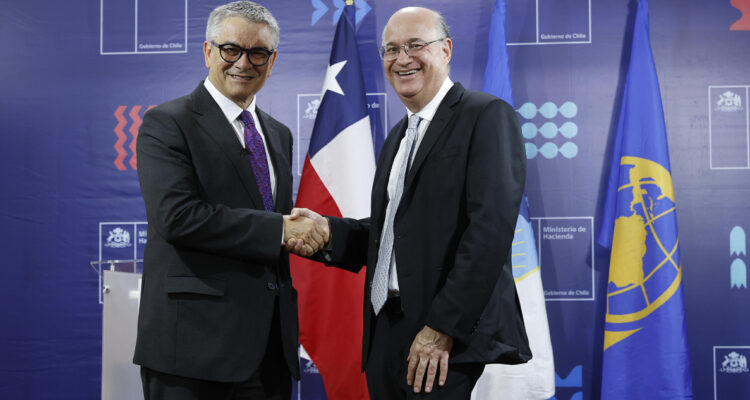 Chile y BID firman acuerdos por US$180 millones destinados a varios proyectos de crecimiento
