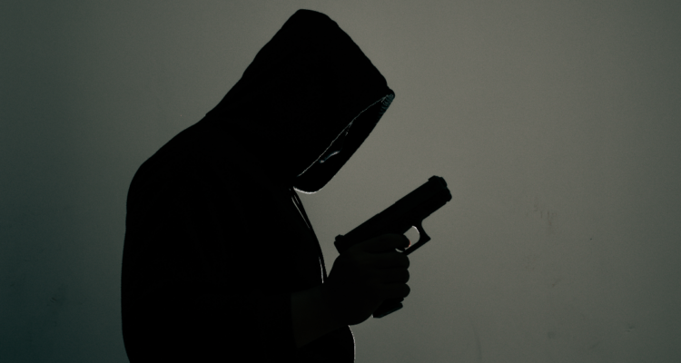 Adolescente golpea con arma de fuego a compañero en sala de clases de liceo de Pitrufquén