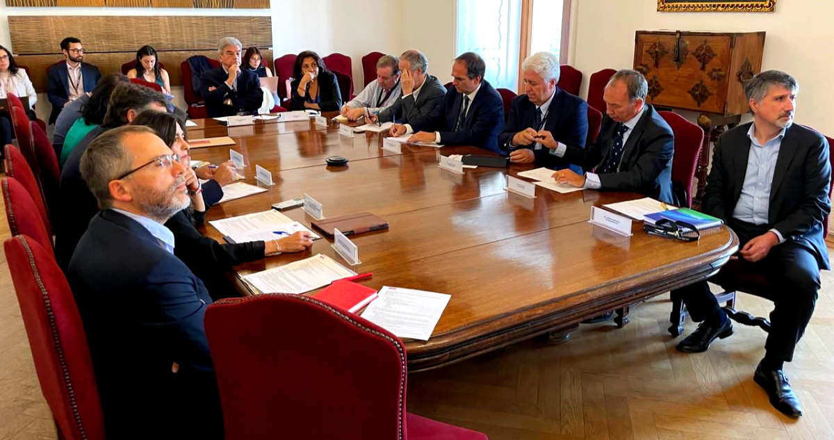 Agroexportadores y Gobierno activan estrategia conjunta ante nuevos aranceles agrícolas de EE.UU.