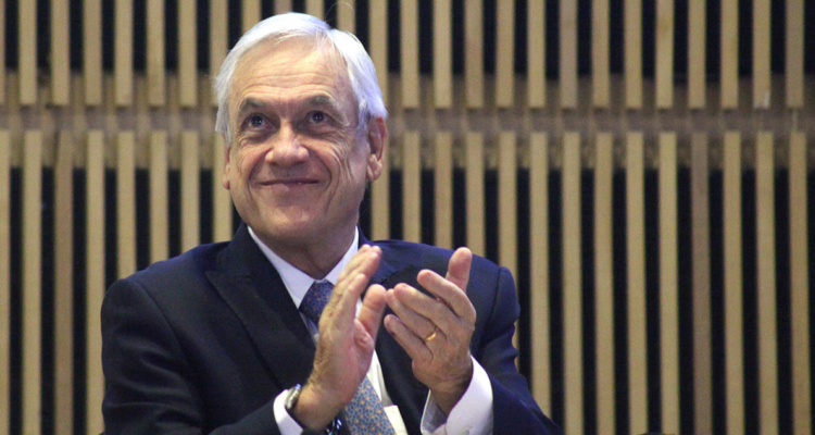 Aprueban idea de legislar proyecto que autoriza un monumento a Sebastián Piñera frente a La Moneda