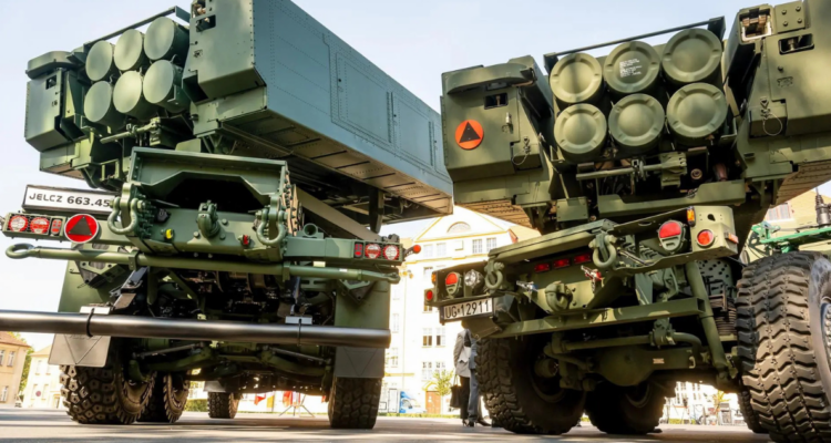 Lanzamisiles M142 HIMARS en el Centro de Entrenamiento de Artilleria y Armas en Torun, Polonia