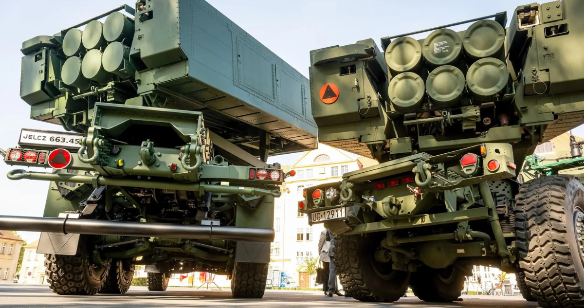 Lanzamisiles M142 HIMARS en el Centro de Entrenamiento de Artilleria y Armas en Torun, Polonia