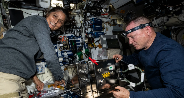 Astronautas Butch Wilmore y Suni Williams quienes están varados hace 9 meses en el espacio