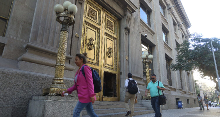 En medio de incertidumbre, Banco Central se alista a informar si baja, sube o mantiene tasa de interés