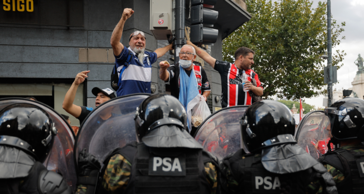 En Argentina se aburren de las barrabravas tras apoyo a jubilados: presentarán ley para prohibirlas