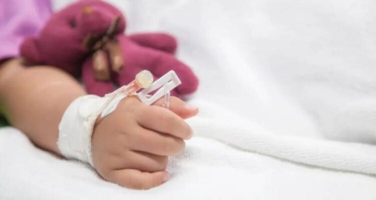 Bebé de 1 año en riesgo vital tras sufrir lesiones en Buin: detienen a mamá y su conviviente