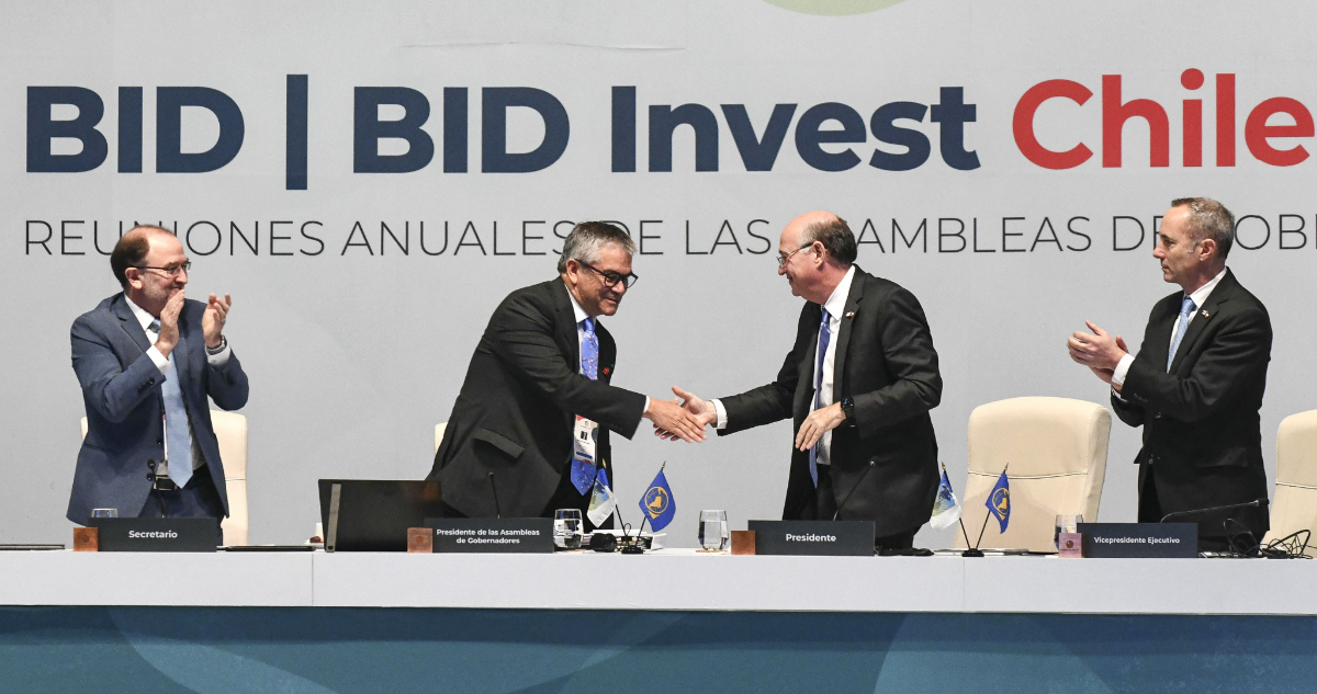 Gobierno destaca que asamblea del BID en Chile dejó US$40 millones ante ingreso de 4.800 asistentes