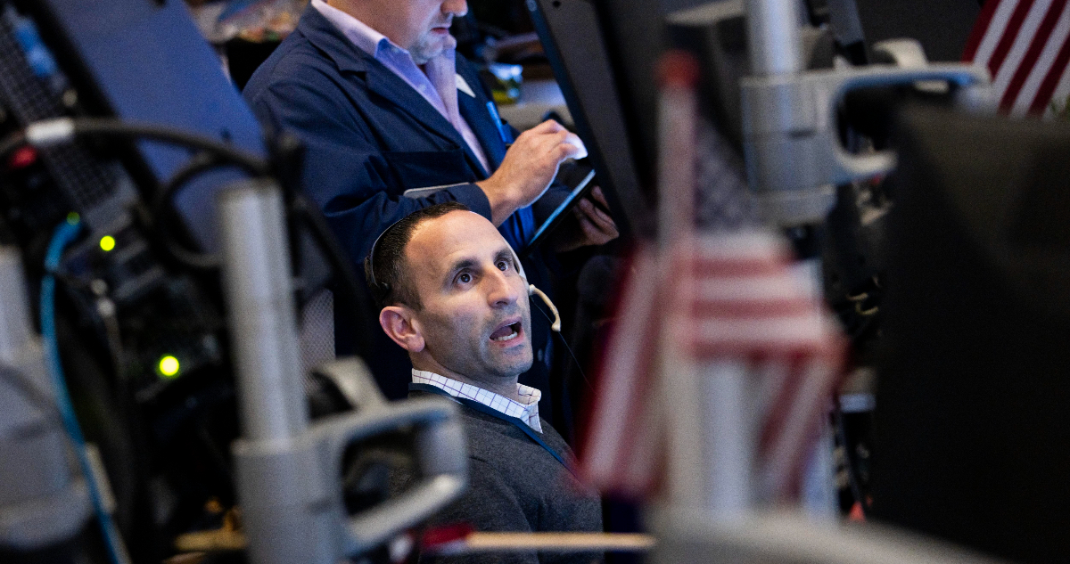 Wall Street sigue inestable ante miedo a recesión en EEUU: Disney y Nike amanecieron en rojo