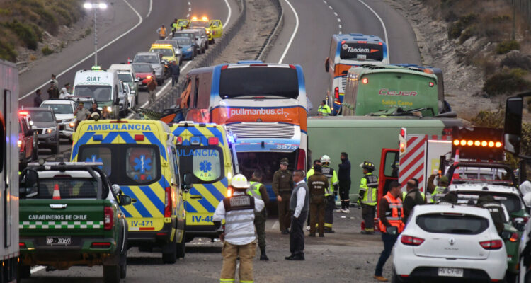 Diputados UDI exigen al Gobierno poner urgencia a proyecto que prohíbe buses de dos pisos