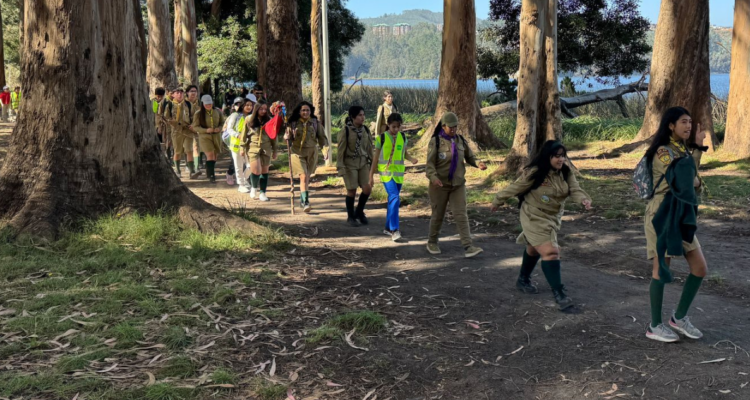 Jóvenes protagonizan inédita caminata “por el futuro del Gran Concepción” en Parque Laguna Grande