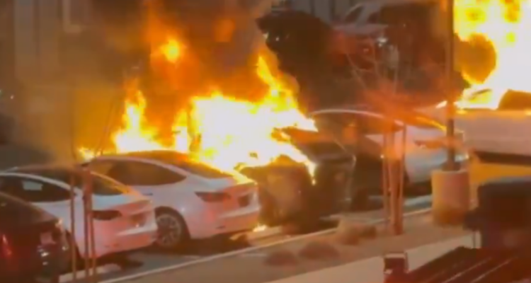 Investigan ataque que terminó con autos Tesla incendiados en Las Vegas: Elon Musk acusa terrorismo