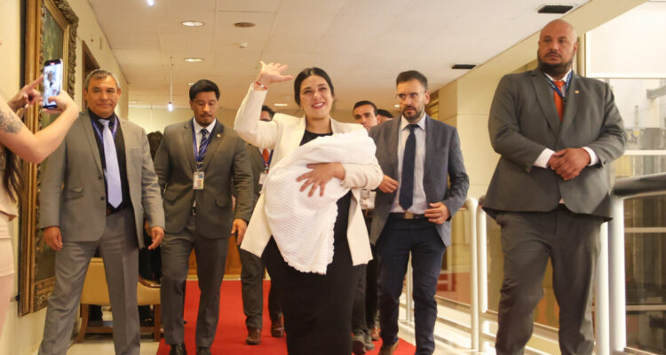 Cariola deja departamento que arrendaba a empresario chino: supuestamente no sabía quién era el dueño