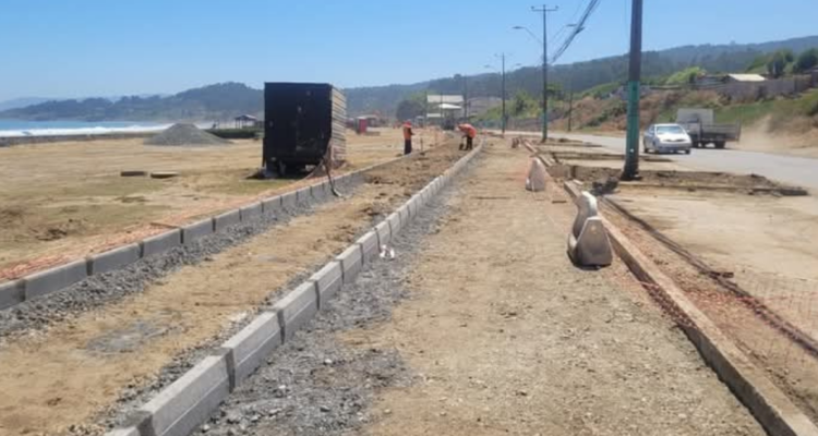 Obras de ciclovía que unirá a Lota y Coronel por costanera de Playa Blanca llevan un 35% de avance