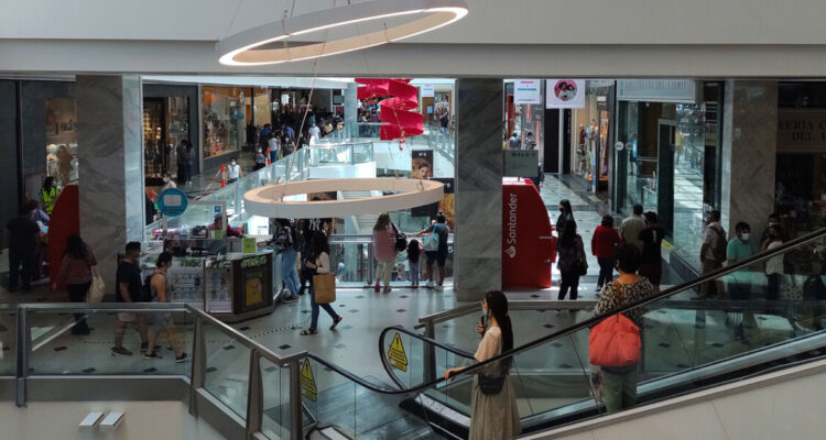 “Populista”: Críticas del comercio (CNC) al proyecto que busca declarar Viernes Santo irrenunciable