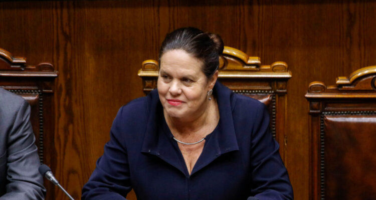 Comisión Revisora rechazó AC contra exministra Fernández en medio de ausencia de los acusadores