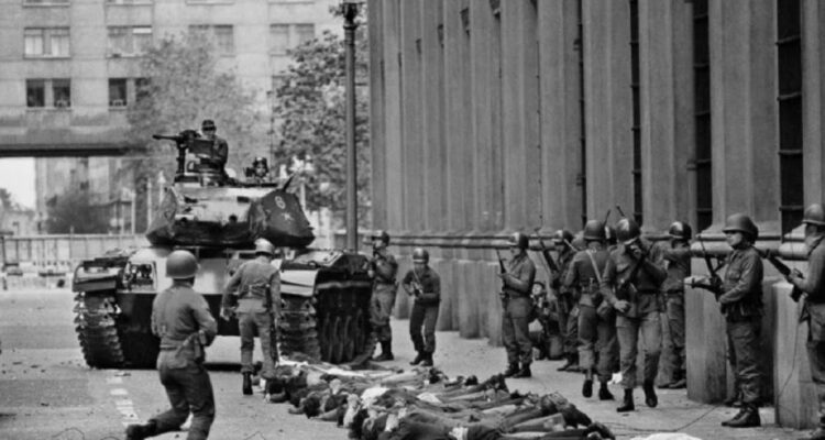 Condenan a generales (r) del Ejército por quemar archivos claves de la dictadura