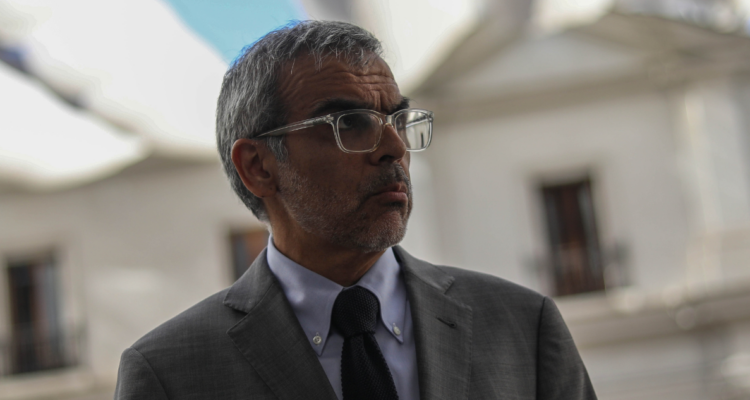 Cordero acusa uso político de querellas tras conocerse que Presidente Boric declarará como imputado