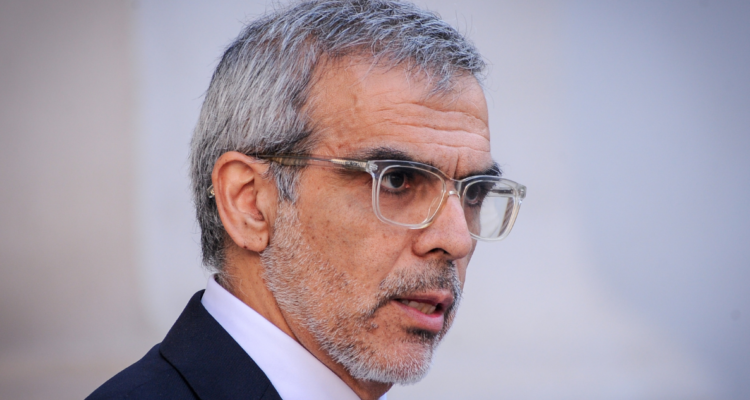 Cordero dice que homicidios mostrarían “tendencia a la baja” y genera cuestionamientos en el Congreso