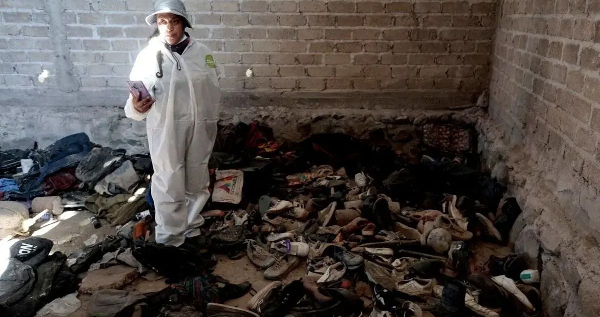 Encuentran crematorios clandestinos en México con restos humanos: había 200 pares de zapatillas